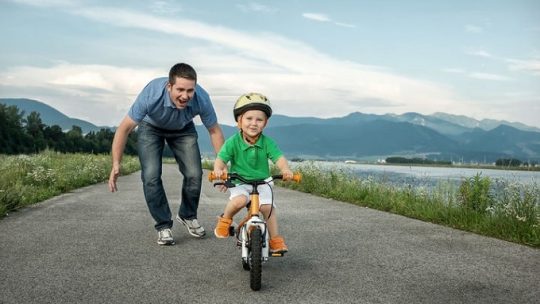 Apprendre le vélo à son enfant : les différentes étapes de l’apprentissage