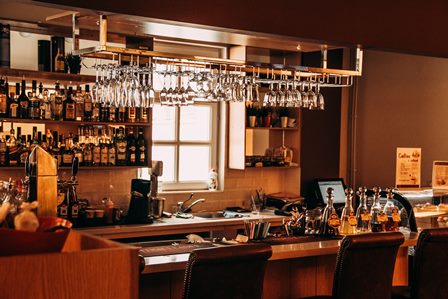 Optimiser l’espace de réception d’un restaurant à l’aide d’un arrière de bar