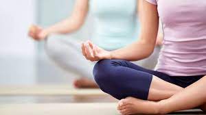 Respiration, Postures et Méditation : Les Trois Piliers du Yoga